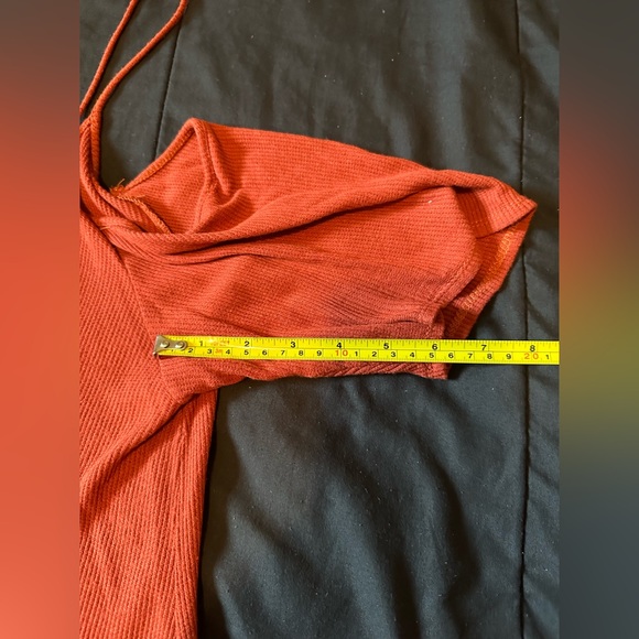 Cold shoulder top - Picture 7 of 7